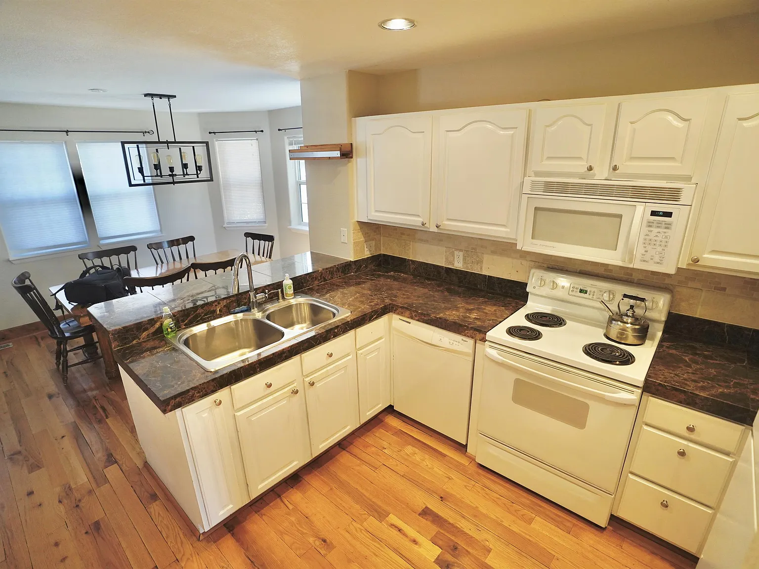 3 bed, 1750 sqft, $3,600 — Photo 2