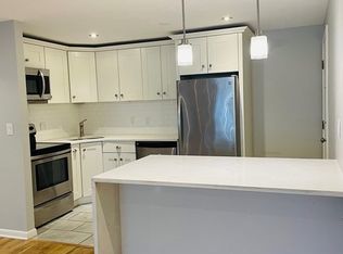 8 Hallmark Gdns APT 8, Burlington, MA 01803