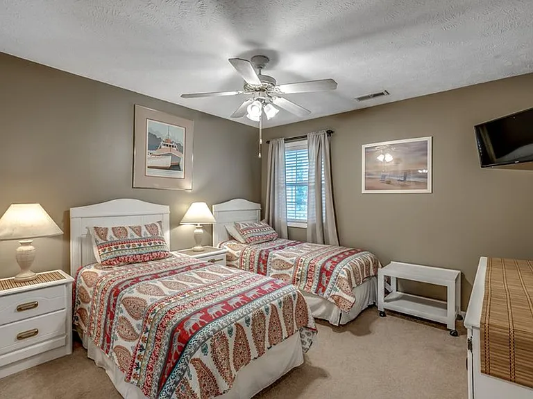 549 White River Dr #14G — Photo 14