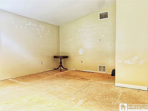 5th image of 4500 W Lake Rd