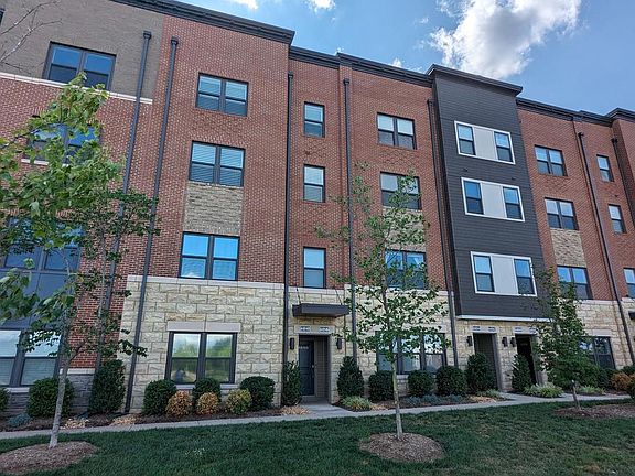 2nd image of 44846 Tiverton Sq