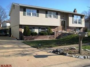 5664 Chalet Hill Dr, Saint Louis, MO 63129