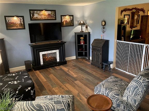 3rd image of 202 Ridgewood Blvd