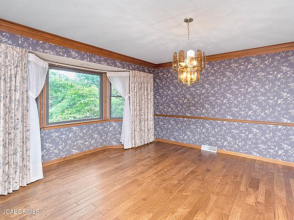 5th image of 2030 Honeysuckle Ln