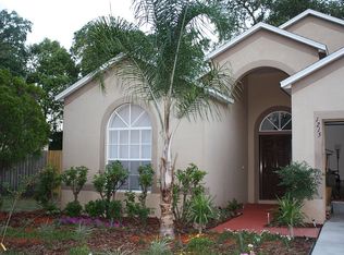 1215 Gordon Oaks Dr, Plant City, FL 33563