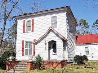 215 W Roanoke Dr, Fitzgerald, GA 31750