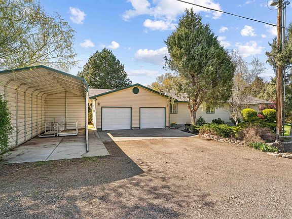 2nd image of 2931 NE Vista Way