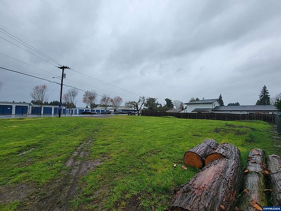 3rd image of 5010 Windsor Island Rd N