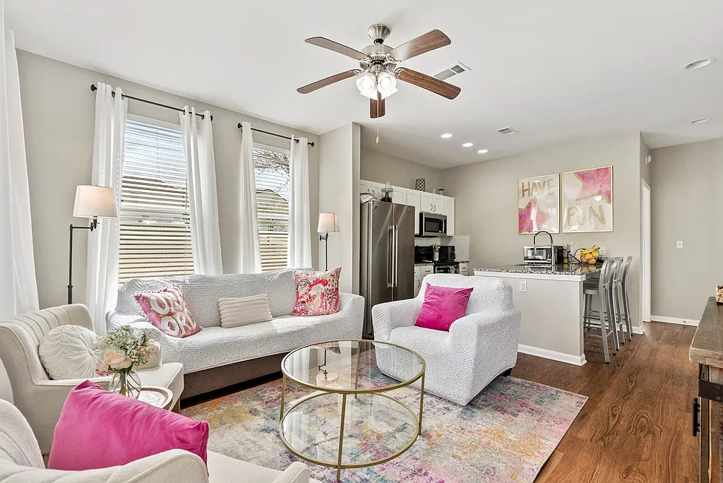 3 bed, 3.5 bath, 1311 sqft, $3,300 — Photo 4