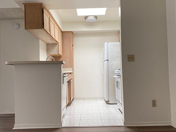 5th image of 22501 Del Valle St #203