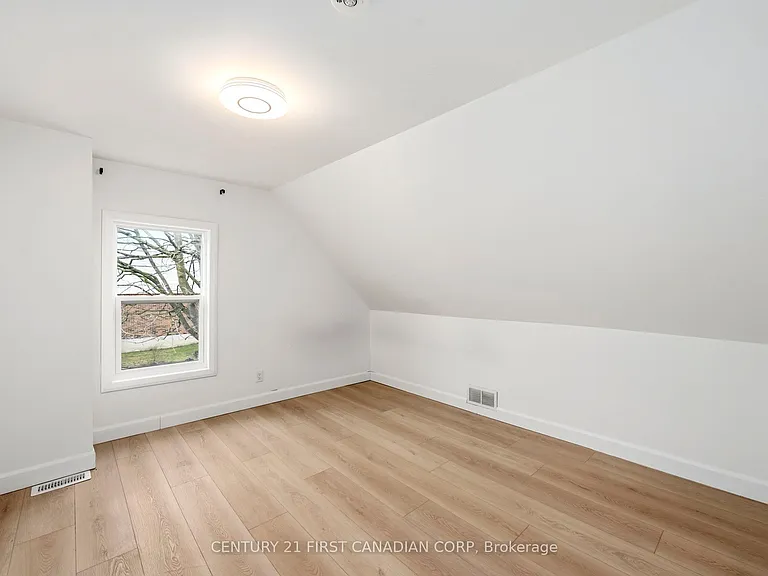1326 Commissioners Rd W — Photo 22