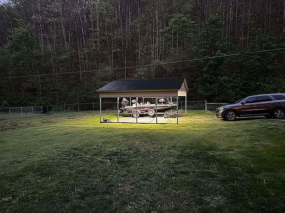 5th image of 844 Upper Blackberry Rd