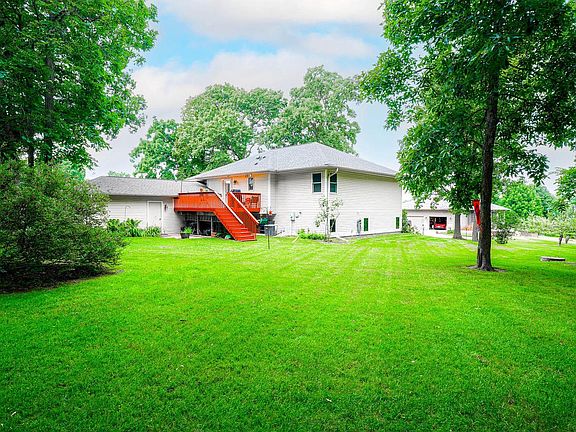 3rd image of 1496 N Meadow Ridge ROAD