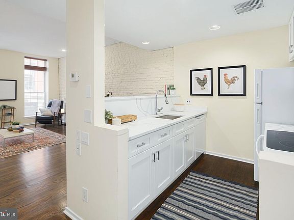 5th image of 102-22 Church St #202