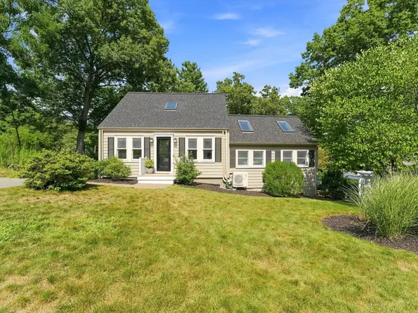 25 Cedarwood Rd, Stoughton, MA 02072