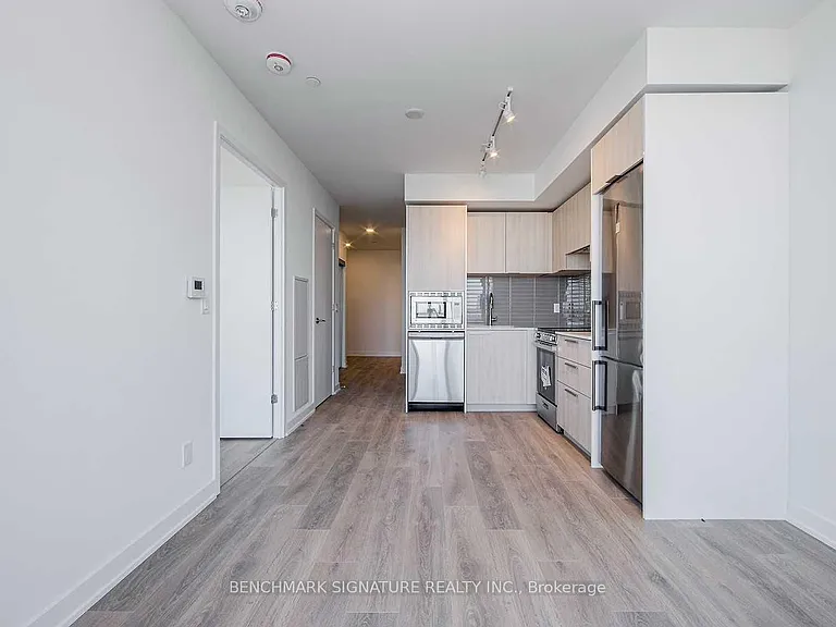 501 Yonge St #1201 — Photo 10