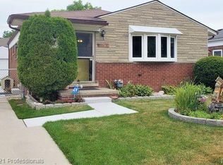 19613 Salisbury St, Saint Clair Shores, MI 48080