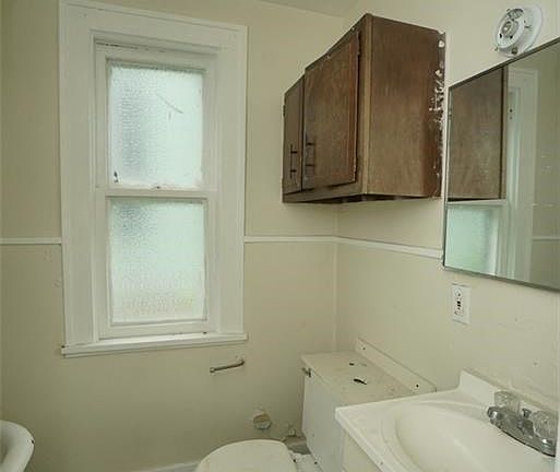 4th image of 129 Farmer St