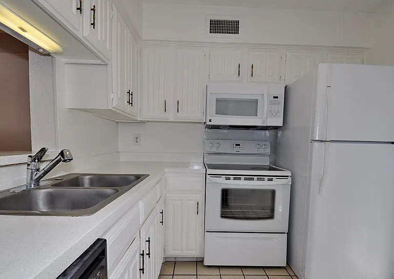 Hidden Bend Townhomes — Photo 1
