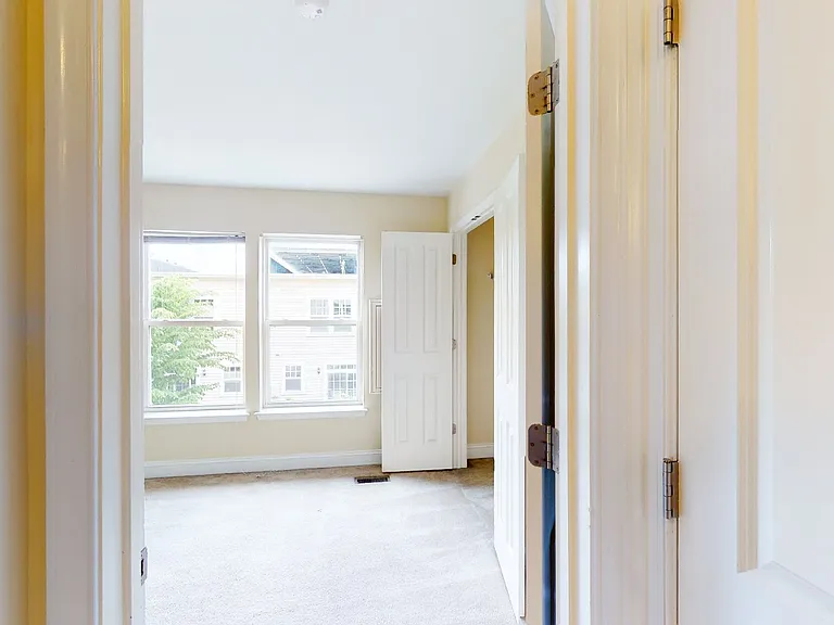 720 Barnes St NE — Photo 40