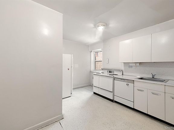 5th image of 44-59 Kissena Boulevard #4J