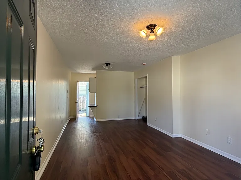 8500 Hickory St — Photo 2