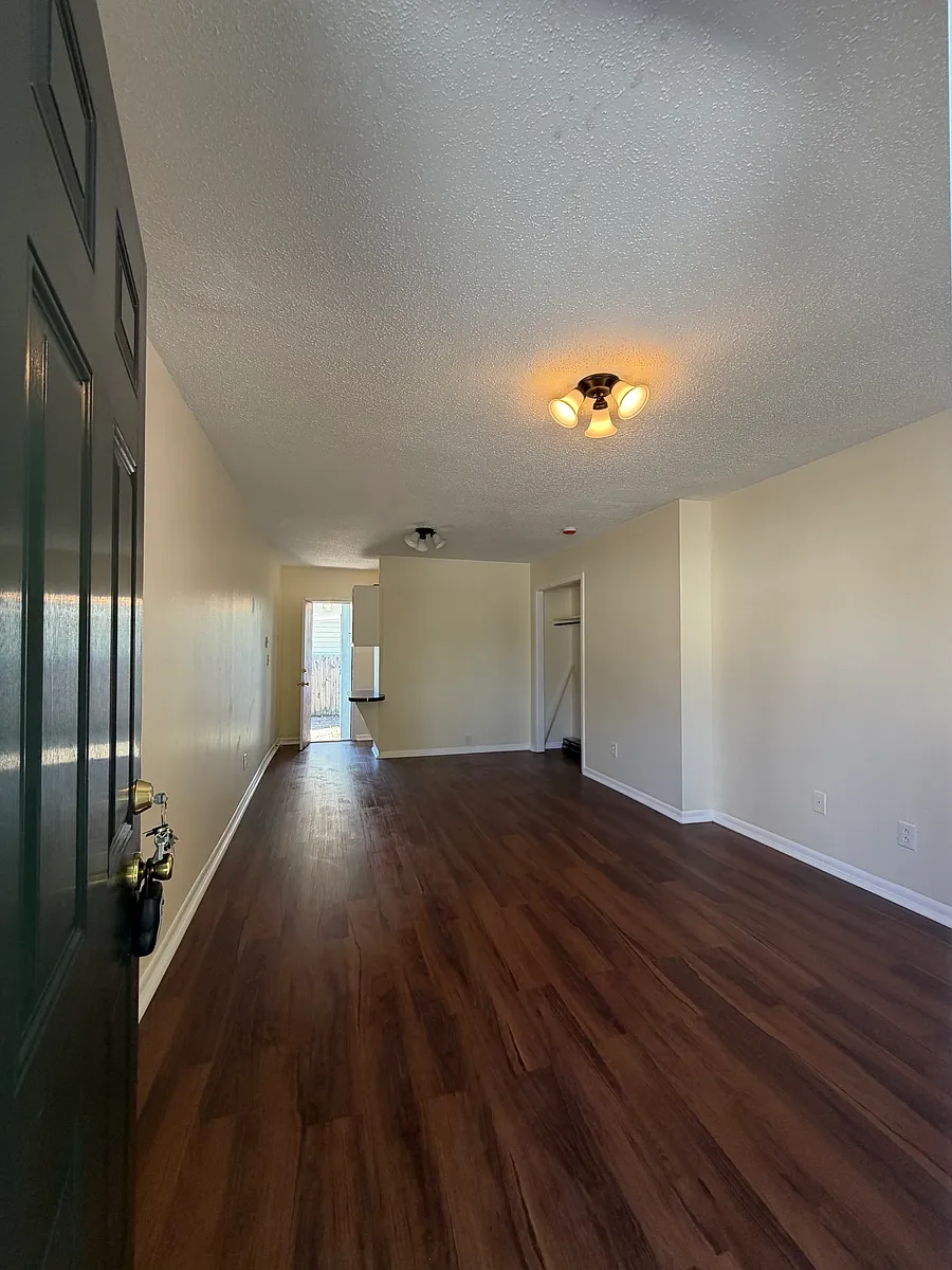 Building Photo - 8500 Hickory St