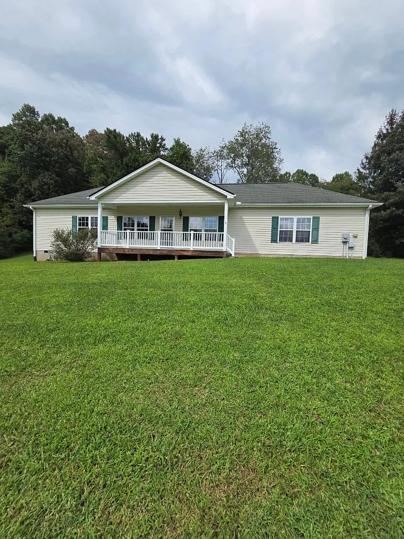 $1,800 - 3 Bed / 2 Bath Unfurnished House in Webster with Huge Garage — Photo 1