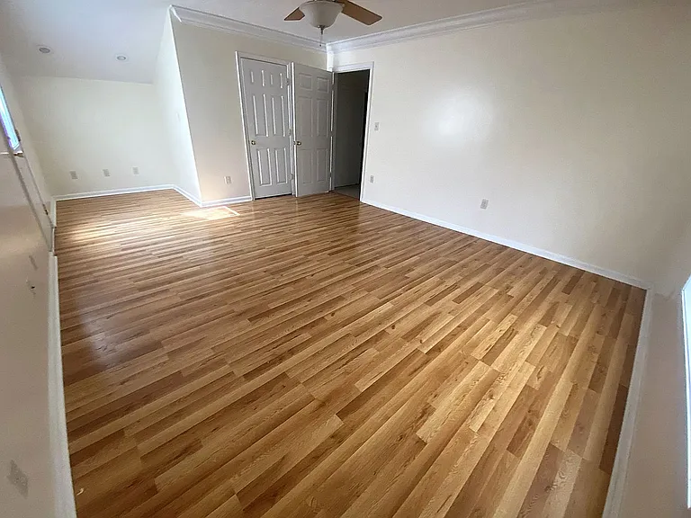 135 W Oak Ln — Photo 18