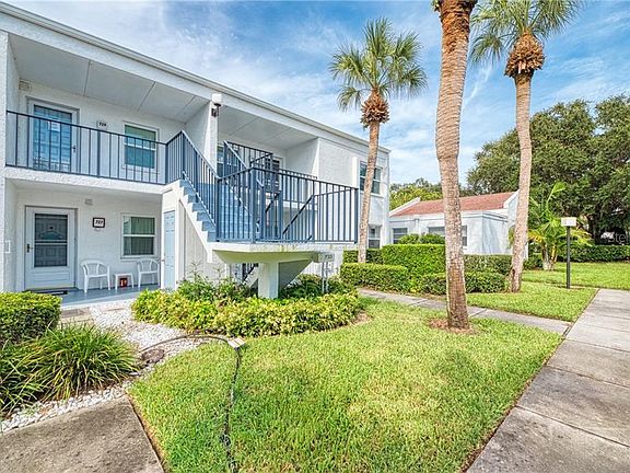 2nd image of 725 Capri Isles Blvd #725