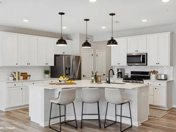 9597 4th St N, Lake Elmo, MN 55042