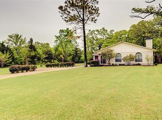 725 Kiowa Dr E, Lake Kiowa, TX 76240