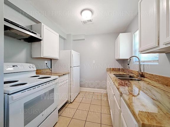 3rd image of 4715 Seville Dr
