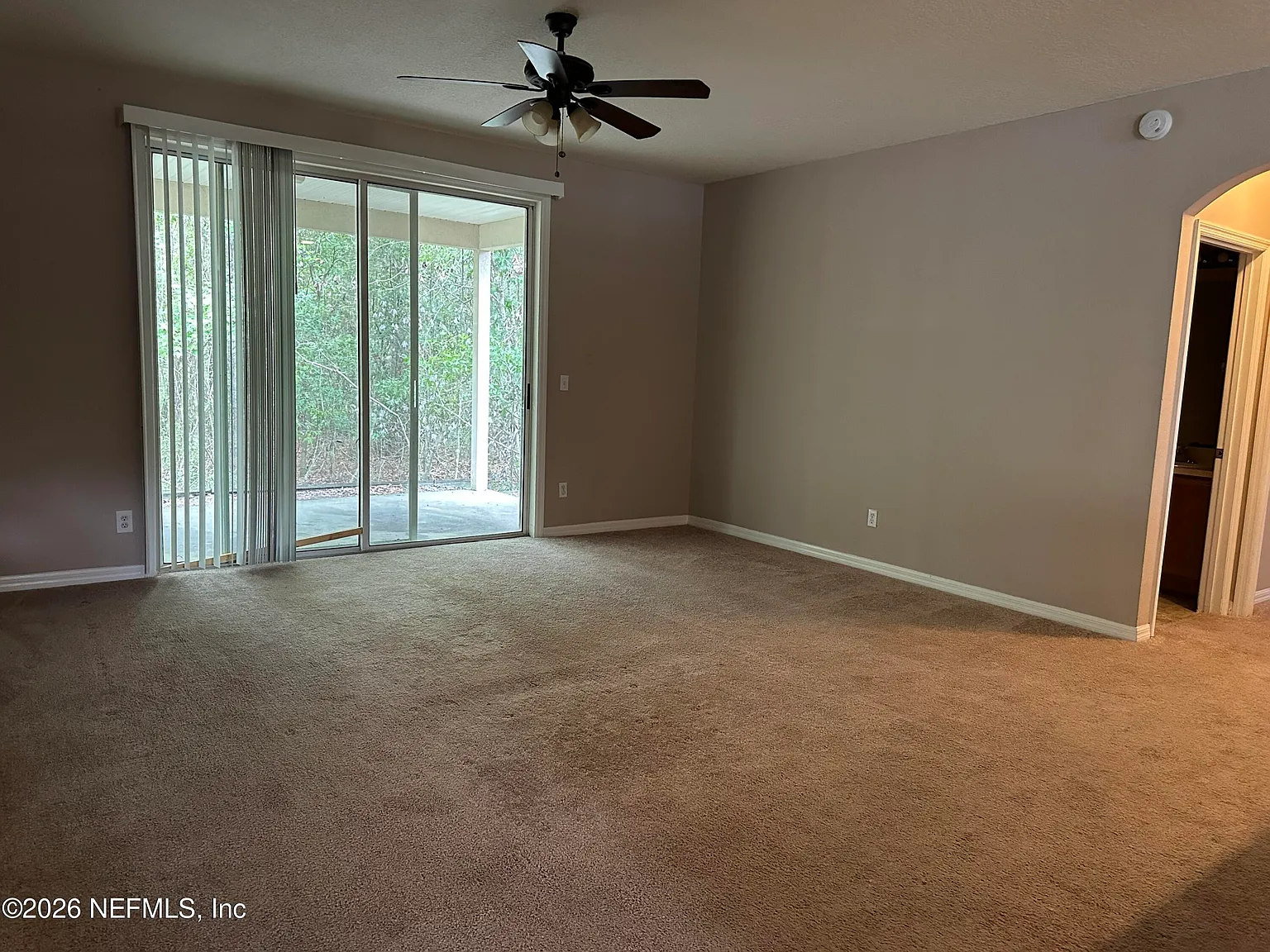 5 bed, 3.0 bath, 2518 sqft, $2,400 — Photo 4