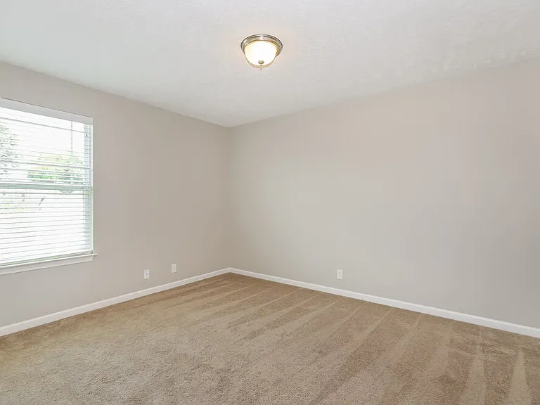 3315 Velvet Ct — Photo 11
