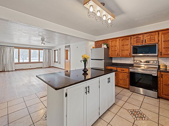 3rd image of 401 McCagg St