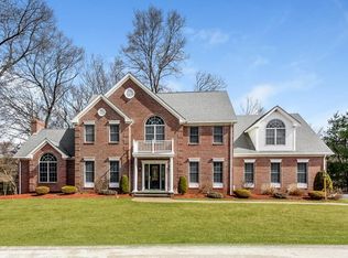 8 Gold Star Dr, Cumberland, RI 02864