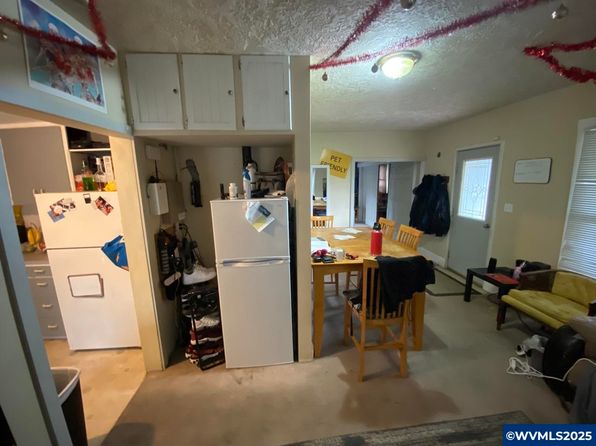 salem-oregon-80487815 picture