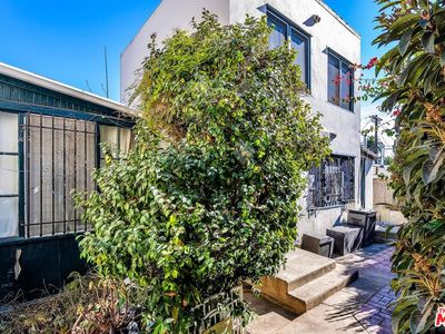 5150 Raleigh St, Los Angeles, CA, 90004