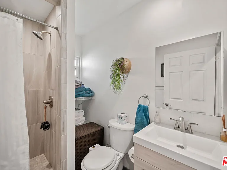 2227 Alsace Ave — Photo 23