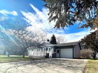 924 2nd Ave SW, Oelwein, IA 50662