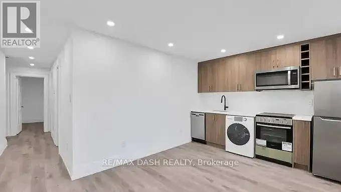 917 Saint Clair Ave W #30 — Photo 37