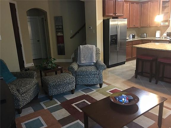 3rd image of 1007 Brook Hollow Dr