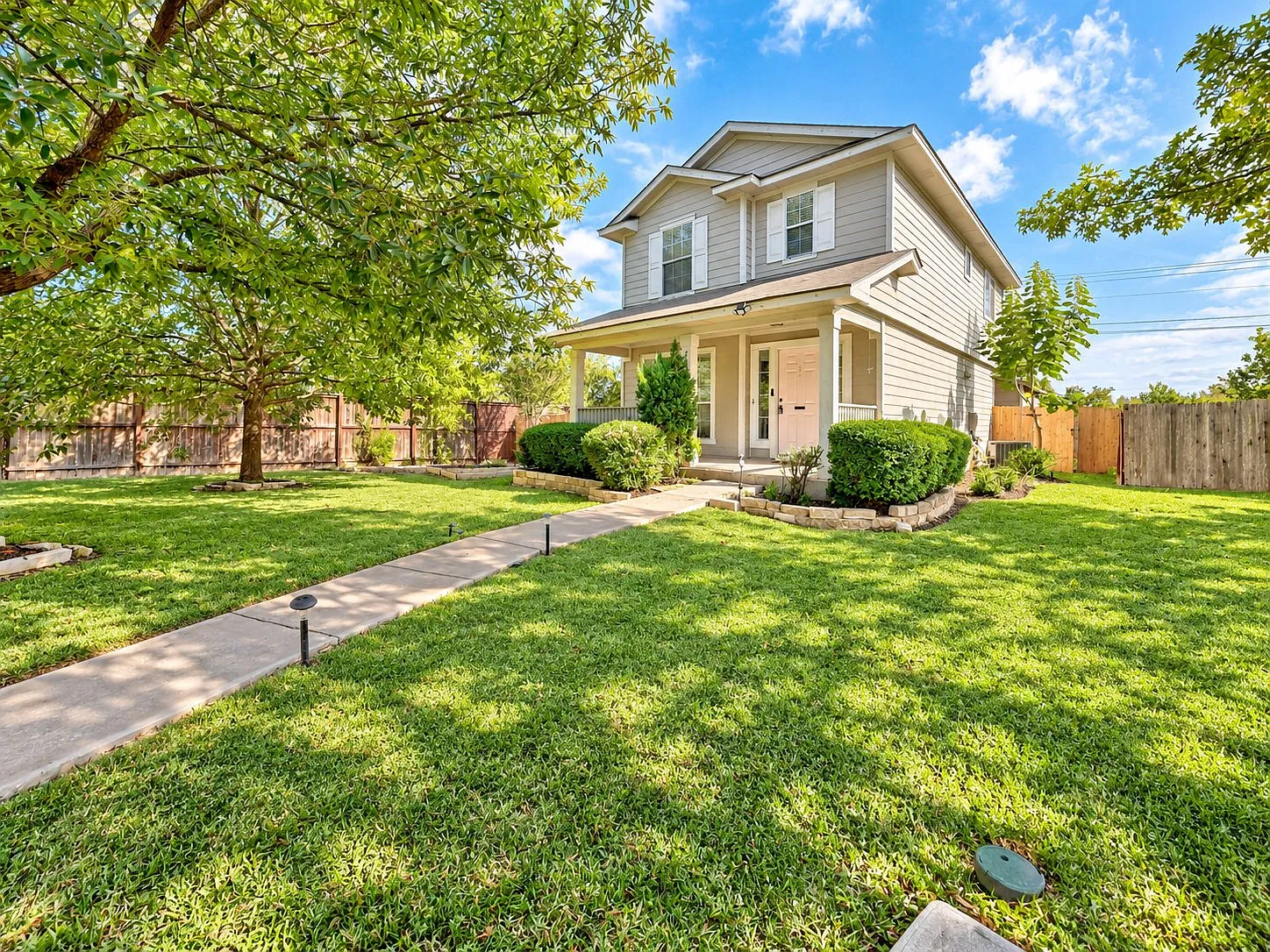 3 bed, 2.5 bath, 1399 sqft, $1,900 — Photo 1