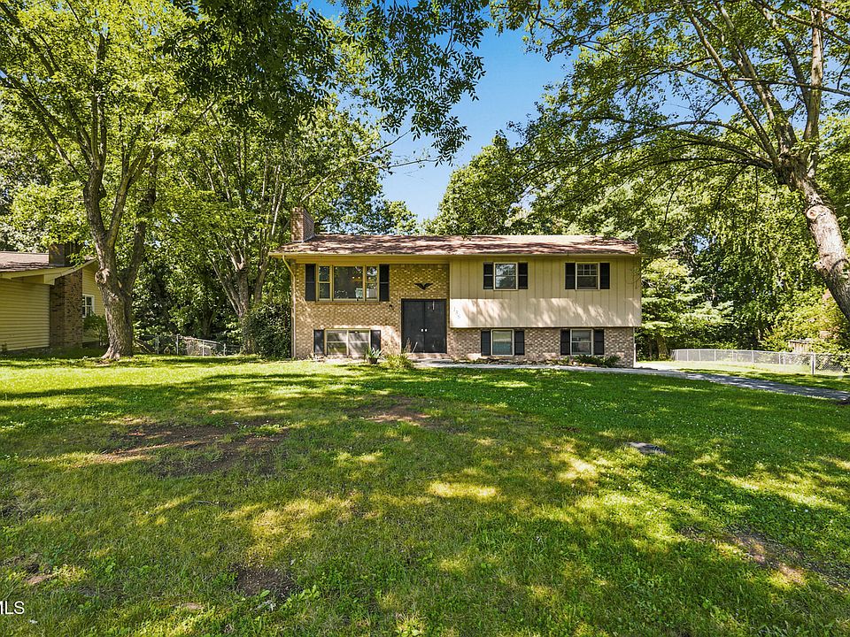1st image of 186 Brookwood Cir