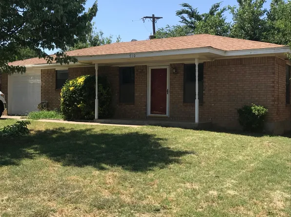 710 W Louisa Ave, Iowa Park, TX 76367