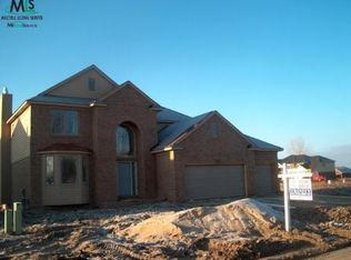 21592 Doral Dr, Update, MI