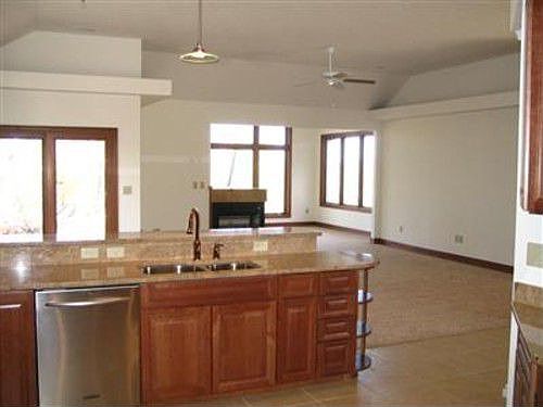 3rd image of 901 Gardenwood Pl
