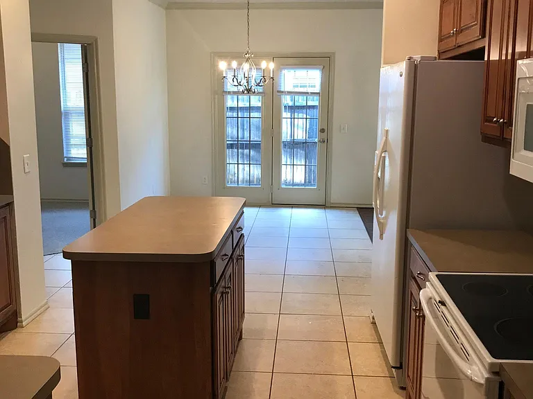 635 Sisken Ct — Photo 4