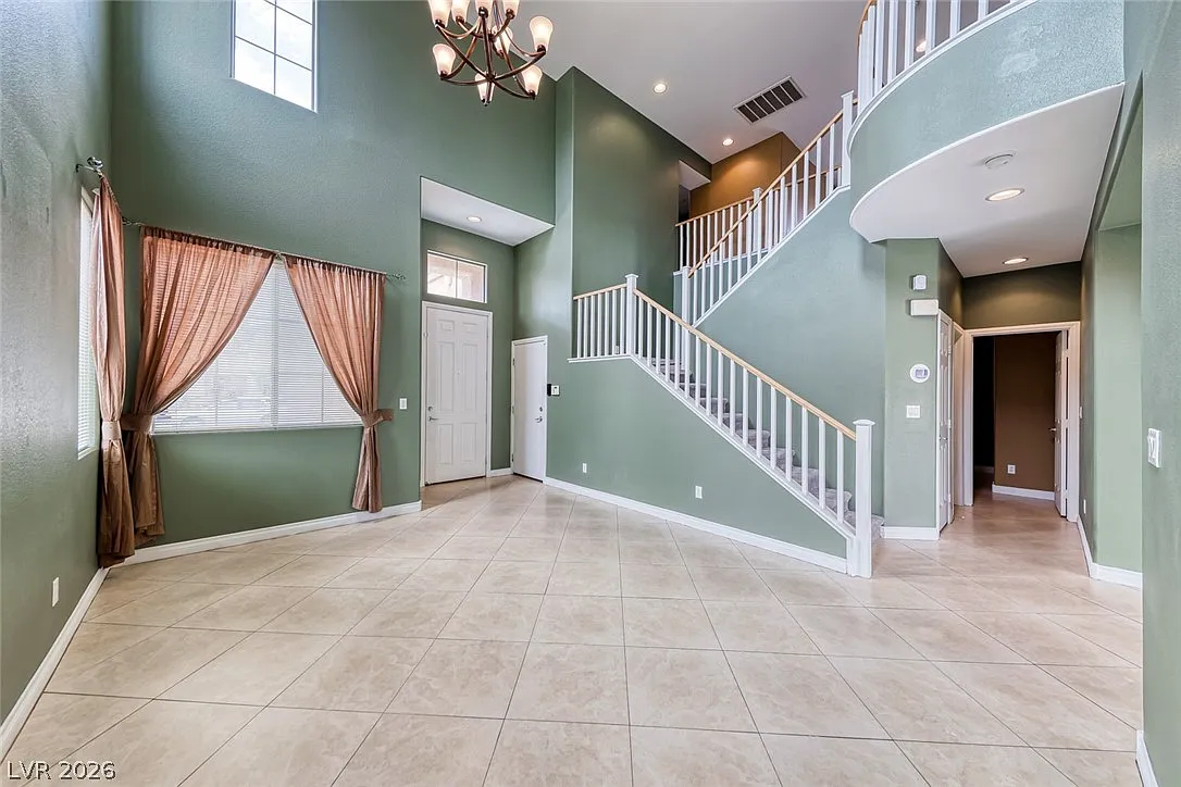 4 bed, 3.0 bath, 2315 sqft, $2,250 — Photo 2